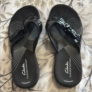 Clarks Black Sporty Sandals with Ergonomic Design